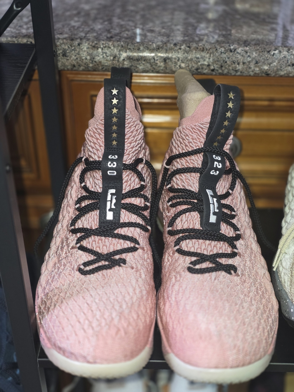 Nike LeBron 15 'Hollywood' Sz. 11 Pink Knit Basketball Shoes